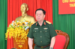 Đại tướng Nguyễn Trọng Nghĩa thăm, làm việc với một số đơn vị trên địa bàn Quân khu 9