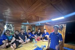 Thuyền trưởng kể lại 30 phút sinh tử khi 10 người trôi dạt trên biển