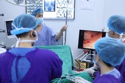 Người đàn ông 48 tuổi 'nằm không thể, ngồi chẳng xong' do chủ quan 4 dấu hiệu