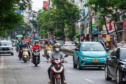 Người dân Hà Nội chủ động đón đầu lộ trình cấm xe xăng vào Vành đai 1