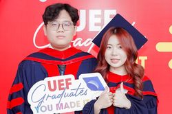Vợ chồng cùng nhận bằng tốt nghiệp thạc sĩ loại xuất sắc