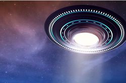 Ông Trump hứa công bố sớm những tài liệu thú vị về UFO