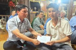 Lãnh đạo xã Bắc Quang thăm hỏi gia đình cháu bé tử vong do đuối nước