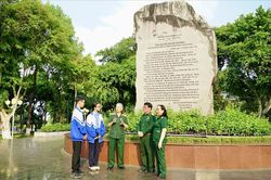 Bức thư 280 chữ của Bác Hồ trong khuôn viên trụ sở tỉnh ủy