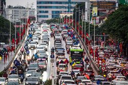 Cử tri Hà Nội kiến nghị hạn chế phương tiện cá nhân vào một số khu vực trung tâm