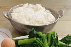 Ăn cơm trắng đều đặn, người đàn ông vẫn giảm mạnh đường huyết