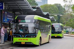 Hà Nội đưa vào hoạt động thêm 53 xe buýt điện