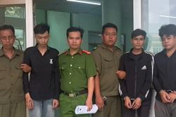 Nhóm đối tượng vác mã tấu truy sát đồng nghiệp trước cổng khu công nghiệp