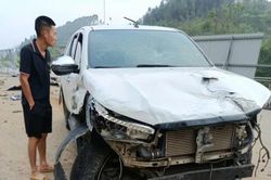 Xe nổ lốp trên cao tốc Nội Bài - Lào Cai khiến một người tử vong