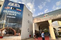 Iran chưa xác nhận tới Pakistan đàm phán, Anh cảnh báo mức cao nhất ở Hormuz