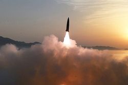 Tên lửa Hwasong-11 Ra công nghệ đạn chùm, vũ khí 'rải thảm' đầy uy lực mới của Triều Tiên