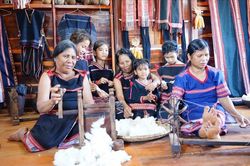 Không resort, không show diễn: Ngôi làng cao nguyên vẫn khiến khách Tây mê mẩn