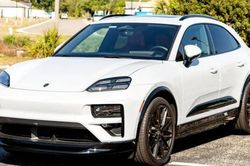 SUV điện Porsche Macan lăn bánh 2.400km rao giá 3 tỷ, người mua chỉ trả hơn 2 tỷ