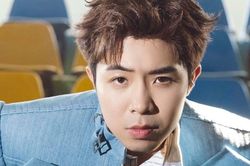 Nam ca sĩ phải hủy sự kiện, dời lịch ra nhạc vì câu rap tục tĩu của B Ray