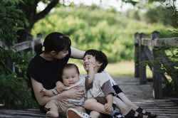 Việt Nam trước 'bẫy' dân số già - Bài cuối: Giải bài toán để tăng mức sinh, bảo đảm phát triển bền vững