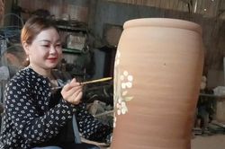 Nữ trưởng thôn tận tụy vì việc chung