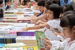 Sách và Công nghiệp Văn hóa: Từ 'tri thức gốc' đến hệ sinh thái sáng tạo
