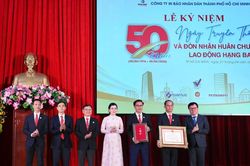 Công ty In Báo Nhân Dân tại TP HCM kỷ niệm 50 năm Ngày truyền thống, đón nhận Huân chương Lao động hạng Ba