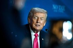 Ông Trump gửi cảnh báo cứng rắn tới Iran, bác tin bị Israel lôi kéo vào xung đột