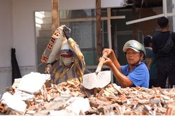 Nhiều hộ dân chủ động tháo dỡ nhà, giao đất sớm cho dự án mở rộng Quốc lộ 13