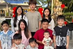 Vợ chồng nuôi 9 con giữa thiên nhiên: Tháng tốn 20 hộp sữa bột