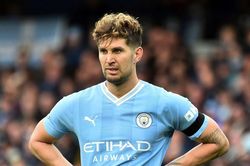 Thêm một ngôi sao khăn gói rời Man City