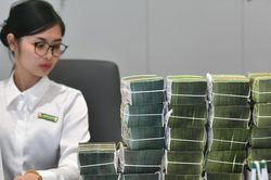 Lãi suất ngân hàng hôm nay 21/4/2026: Lãi suất tiết kiệm tiếp tục đi xuống