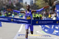 John Korir lập kỷ lục mới tại Boston Marathon lần thứ 130