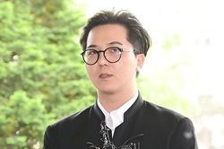Ca sĩ 33 tuổi cúi đầu xin lỗi tại tòa, đối diện án tù vì trốn nghĩa vụ quân sự