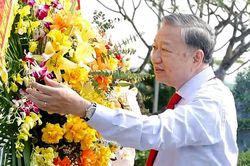 Tổng Bí thư, Chủ tịch nước Tô Lâm dâng hương tưởng nhớ Tổng Bí thư Hà Huy Tập