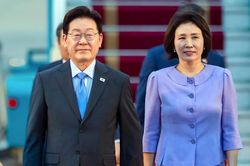Tổng thống Hàn Quốc Lee Jae Myung và phu nhân đến Hà Nội