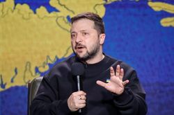 &Ocirc;ng Zelensky chỉ tr&iacute;ch c&aacute;c ph&aacute;i vi&ecirc;n Mỹ v&igrave; đến Moscow 'nhiều lần'