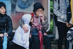 Đêm nay, không khí lạnh tràn xuống, miền Bắc mưa dông diện rộng