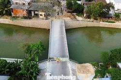 Chờ làm đường, cầu tiền tỷ nối hai phường xây xong lâu vẫn nghẽn