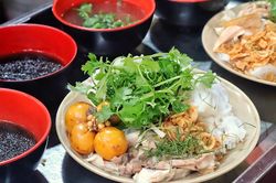 Quán phở gà 34 năm ở Hà Nội, khách tới ăn 5-6 lần mỗi tuần không chán