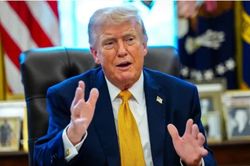 Ông Trump gia hạn lệnh ngừng bắn, phong tỏa hải quân với Iran