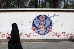 Iran phản ứng mạnh trước tuyên bố gia hạn lệnh ngừng bắn của ông Trump