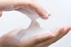 Thu hồi sữa rửa mặt, dưỡng da, chống nắng của nhiều thương hiệu nổi tiếng