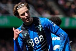 Tin tức về chuyển nhượng 22/4: MU tranh Alex Scott, Liverpool ký Leao