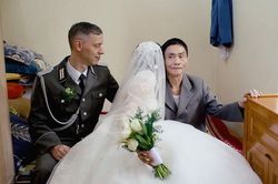 Đến Việt Nam giúp mẹ tìm lại học trò cũ, chàng trai Đức cưới được vợ như ý