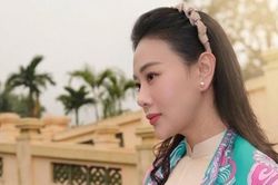 Diễn viên Phương Oanh đẹp buồn sau biến cố, Huyền Lizzie mặc gợi cảm đi xin dâu