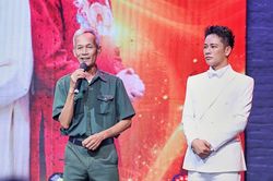 Bố là quân nhân của ca sĩ Anh Quân Idol xúc động khi con trai hát về người lính