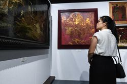 Tới bảo tàng ngắm tranh sơn mài 'Quê hương và người chiến sĩ'