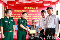Binh đoàn 16 khám bệnh, cấp thuốc miễn phí tại xã biên giới