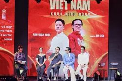 Anh Quân Idol gây xúc động với 'Việt Nam khúc kiêu hùng'
