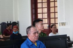 Can ngăn chồng phá hoại tài sản, vợ bị chém thương nặng