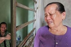 Mẹ 75 tuổi gồng mình nuôi con tâm thần, hai cháu thơ dại trong căn nhà cũ