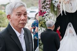 Cô dâu mồ côi bật khóc trong đám cưới khi nhận vàng, sổ đỏ từ ông bà nội