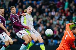 Man City lên đầu bảng, Pep và Haaland 'song kiếm hợp bích' cực hay