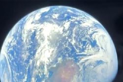 NASA chia sẻ video quay bằng iPhone ghi lại khoảnh khắc đặc biệt của Trái Đất từ tàu Orion